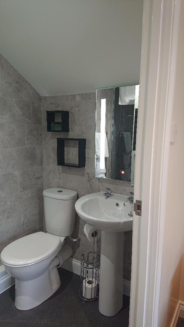 Grove House 4*